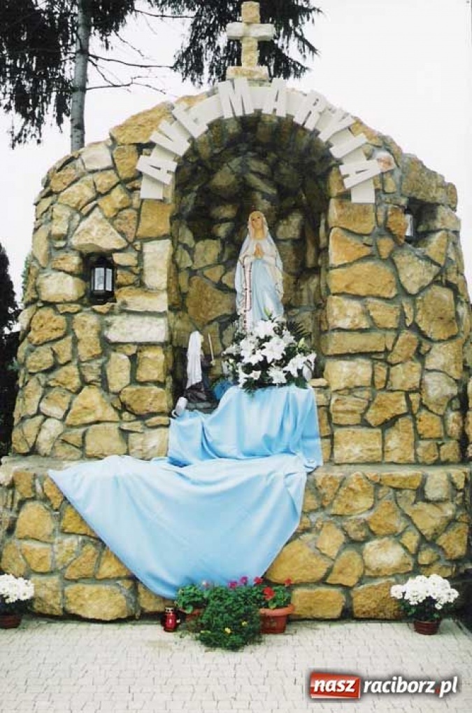 Zdjęcie w galerii na portalu naszraciborz.pl: Mają swoją Grotę wiadomości z regionu