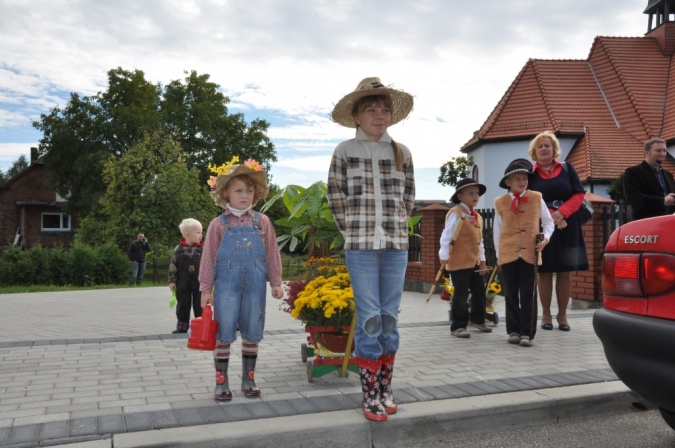 Zdjęcie w galerii na portalu naszraciborz.pl: W Raszczycach dożynkami powitali jesień wiadomości z regionu