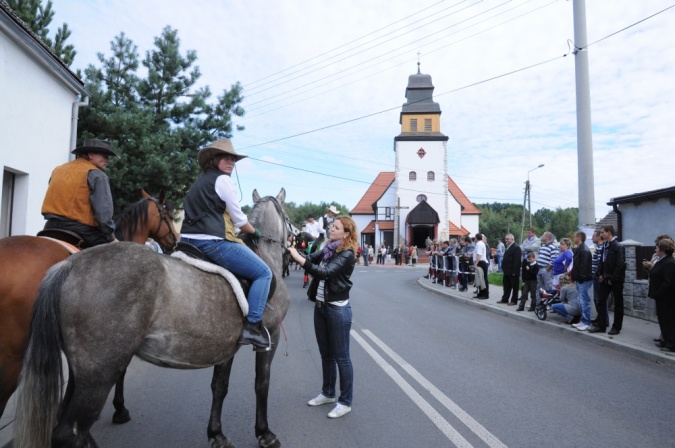 Zdjęcie w galerii na portalu naszraciborz.pl: W Raszczycach dożynkami powitali jesień wiadomości z regionu