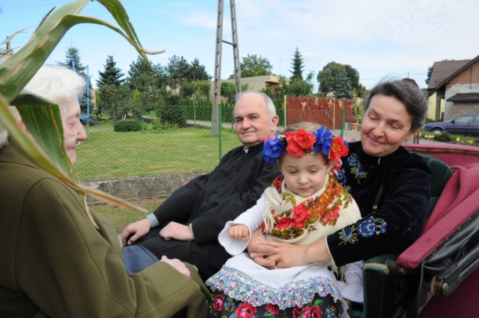 Zdjęcie w galerii na portalu naszraciborz.pl: W Raszczycach dożynkami powitali jesień wiadomości z regionu