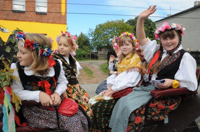 Zdjęcie w galerii na portalu naszraciborz.pl: W Raszczycach dożynkami powitali jesień wiadomości z regionu