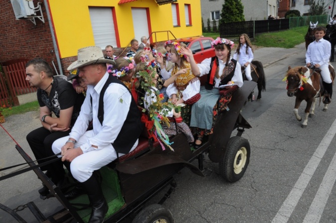 Zdjęcie w galerii na portalu naszraciborz.pl: W Raszczycach dożynkami powitali jesień wiadomości z regionu