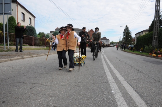 Zdjęcie w galerii na portalu naszraciborz.pl: W Raszczycach dożynkami powitali jesień wiadomości z regionu