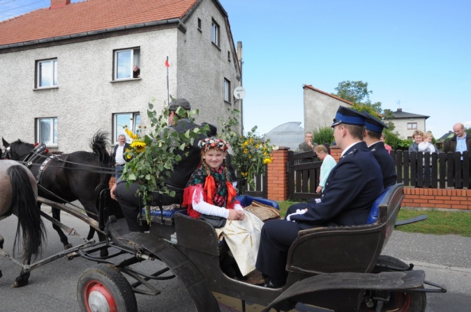 Zdjęcie w galerii na portalu naszraciborz.pl: W Raszczycach dożynkami powitali jesień wiadomości z regionu
