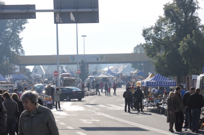 Zdjęcie w galerii na portalu naszraciborz.pl: Rekordowy jarmark na granicy wiadomości z regionu