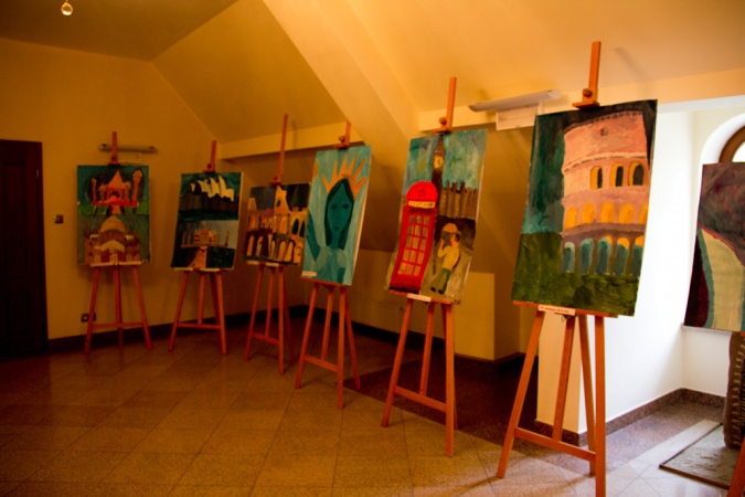 Zdjęcie w galerii na portalu naszraciborz.pl: Wernisaż na zamku - sławne budowle świata wiadomości z regionu