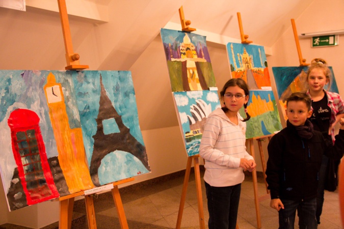 Zdjęcie w galerii na portalu naszraciborz.pl: Wernisaż na zamku - sławne budowle świata wiadomości z regionu