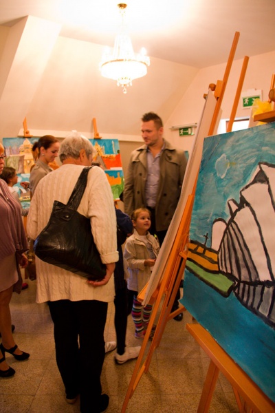 Zdjęcie w galerii na portalu naszraciborz.pl: Wernisaż na zamku - sławne budowle świata wiadomości z regionu