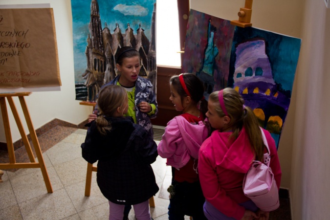 Zdjęcie w galerii na portalu naszraciborz.pl: Wernisaż na zamku - sławne budowle świata wiadomości z regionu