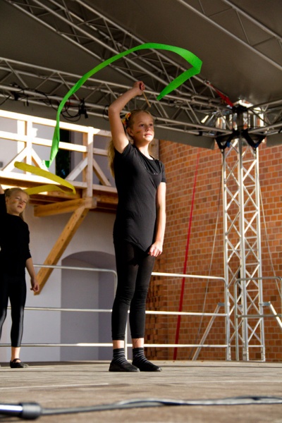 Zdjęcie w galerii na portalu naszraciborz.pl: Wernisaż na zamku - sławne budowle świata wiadomości z regionu