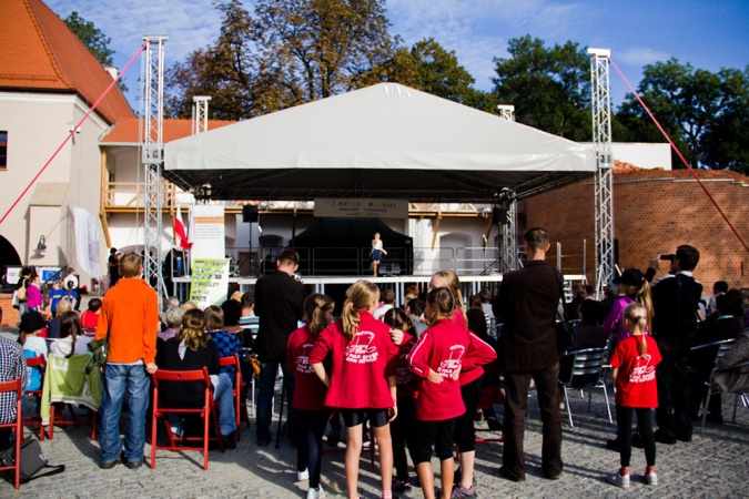 Zdjęcie w galerii na portalu naszraciborz.pl: Wernisaż na zamku - sławne budowle świata wiadomości z regionu