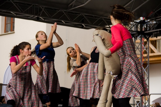 Zdjęcie w galerii na portalu naszraciborz.pl: Wernisaż na zamku - sławne budowle świata wiadomości z regionu
