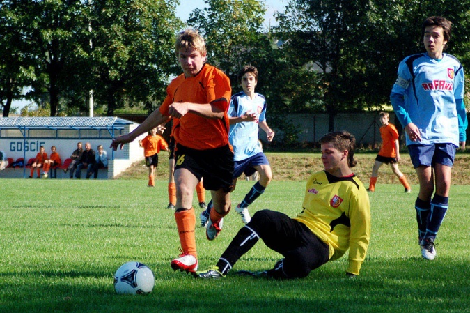 Zdjęcie w galerii na portalu naszraciborz.pl: Nieudana pogoń bramkarza Rafako wiadomości z regionu