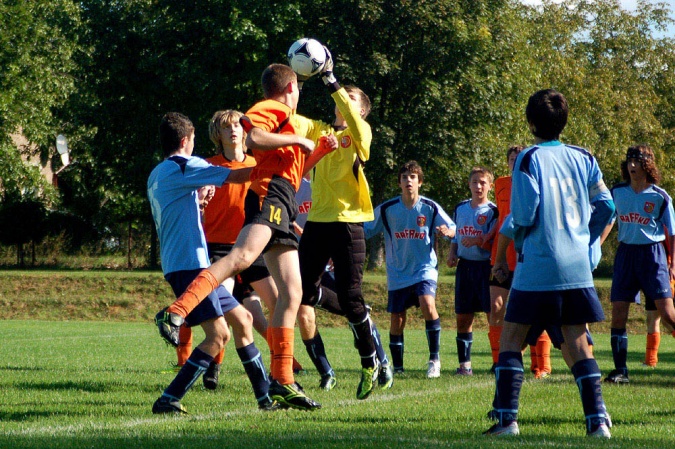 Zdjęcie w galerii na portalu naszraciborz.pl: Nieudana pogoń bramkarza Rafako wiadomości z regionu