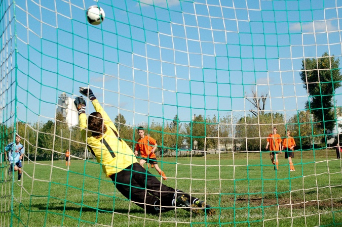 Zdjęcie w galerii na portalu naszraciborz.pl: Nieudana pogoń bramkarza Rafako wiadomości z regionu