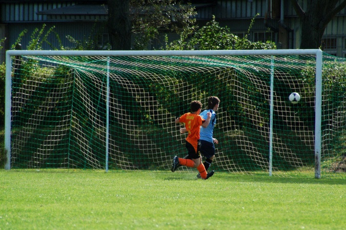 Zdjęcie w galerii na portalu naszraciborz.pl: Nieudana pogoń bramkarza Rafako wiadomości z regionu