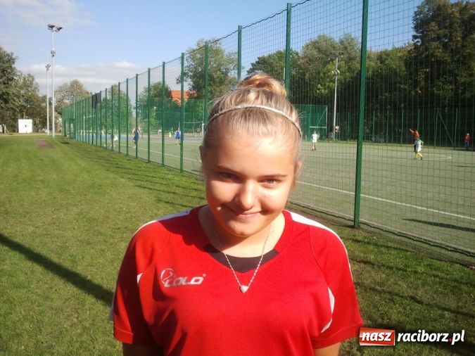 Zdjęcie w galerii na portalu naszraciborz.pl: Futbolistki z Pawłowa mierzą w turniej w stolicy wiadomości z regionu