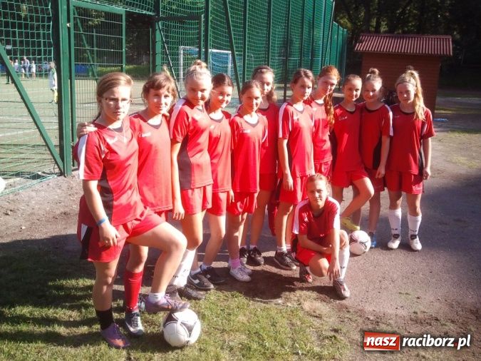 Zdjęcie w galerii na portalu naszraciborz.pl: Futbolistki z Pawłowa mierzą w turniej w stolicy wiadomości z regionu