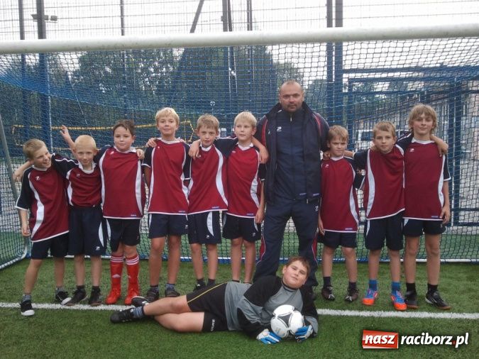 Zdjęcie w galerii na portalu naszraciborz.pl: Futbolistki z Pawłowa mierzą w turniej w stolicy wiadomości z regionu