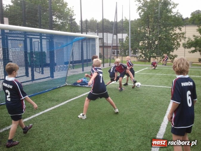 Zdjęcie w galerii na portalu naszraciborz.pl: Futbolistki z Pawłowa mierzą w turniej w stolicy wiadomości z regionu