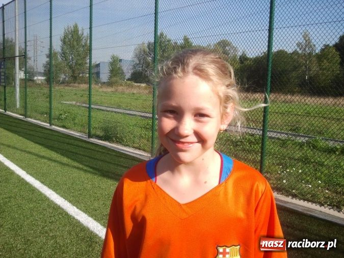 Zdjęcie w galerii na portalu naszraciborz.pl: Futbolistki z Pawłowa mierzą w turniej w stolicy wiadomości z regionu