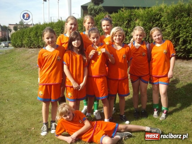 Zdjęcie w galerii na portalu naszraciborz.pl: Futbolistki z Pawłowa mierzą w turniej w stolicy wiadomości z regionu