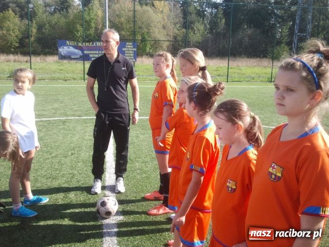 Zdjęcie w galerii na portalu naszraciborz.pl: Futbolistki z Pawłowa mierzą w turniej w stolicy wiadomości z regionu