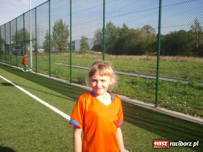 Zdjęcie w galerii na portalu naszraciborz.pl: Futbolistki z Pawłowa mierzą w turniej w stolicy wiadomości z regionu