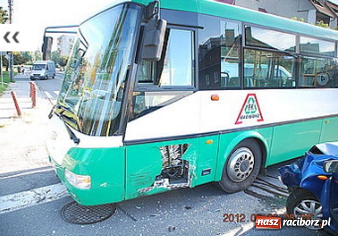 Zdjęcie w galerii na portalu naszraciborz.pl: Pijany 64-latek z punto uderzył w autobus miejski. Poważnie ranna uczennica wiadomości z regionu