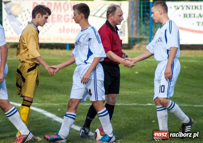 Zdjęcie w galerii na portalu naszraciborz.pl: Mecz na szczycie dla Krzanowic wiadomości z regionu