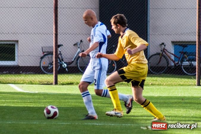 Zdjęcie w galerii na portalu naszraciborz.pl: Mecz na szczycie dla Krzanowic wiadomości z regionu