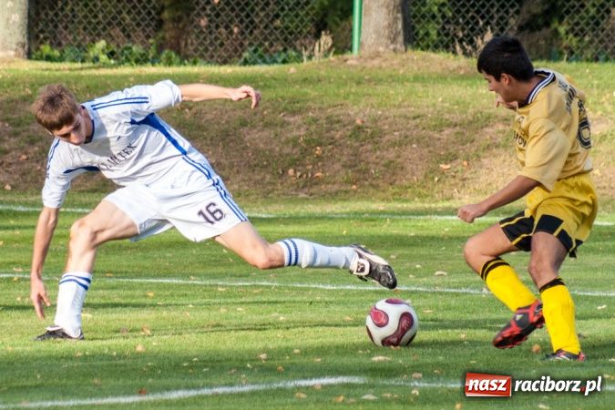 Zdjęcie w galerii na portalu naszraciborz.pl: Mecz na szczycie dla Krzanowic wiadomości z regionu