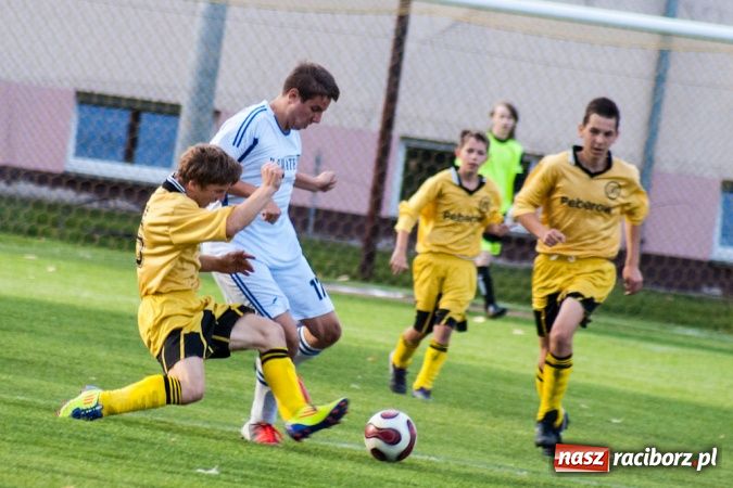 Zdjęcie w galerii na portalu naszraciborz.pl: Mecz na szczycie dla Krzanowic wiadomości z regionu