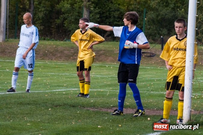 Zdjęcie w galerii na portalu naszraciborz.pl: Mecz na szczycie dla Krzanowic wiadomości z regionu