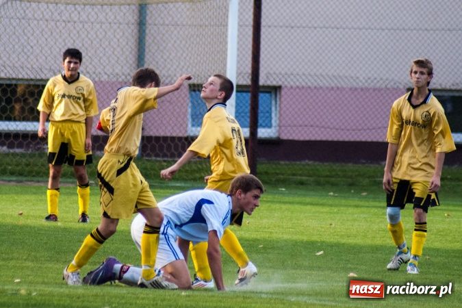Zdjęcie w galerii na portalu naszraciborz.pl: Mecz na szczycie dla Krzanowic wiadomości z regionu
