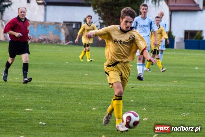 Zdjęcie w galerii na portalu naszraciborz.pl: Mecz na szczycie dla Krzanowic wiadomości z regionu