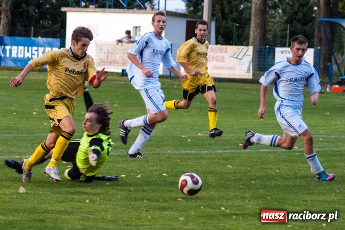 Zdjęcie w galerii na portalu naszraciborz.pl: Mecz na szczycie dla Krzanowic wiadomości z regionu