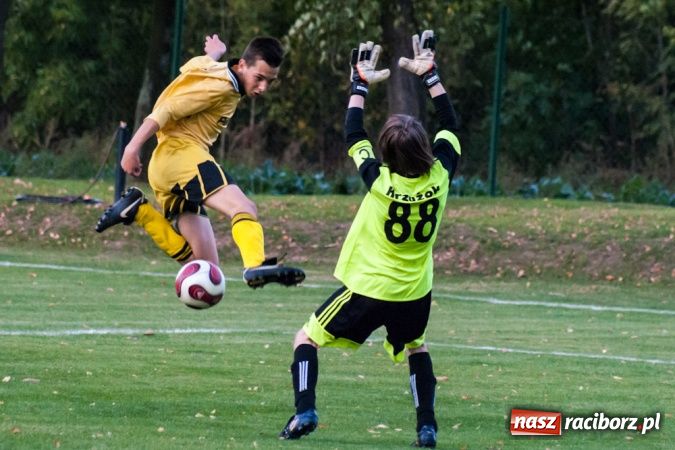 Zdjęcie w galerii na portalu naszraciborz.pl: Mecz na szczycie dla Krzanowic wiadomości z regionu