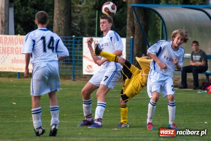 Zdjęcie w galerii na portalu naszraciborz.pl: Mecz na szczycie dla Krzanowic wiadomości z regionu