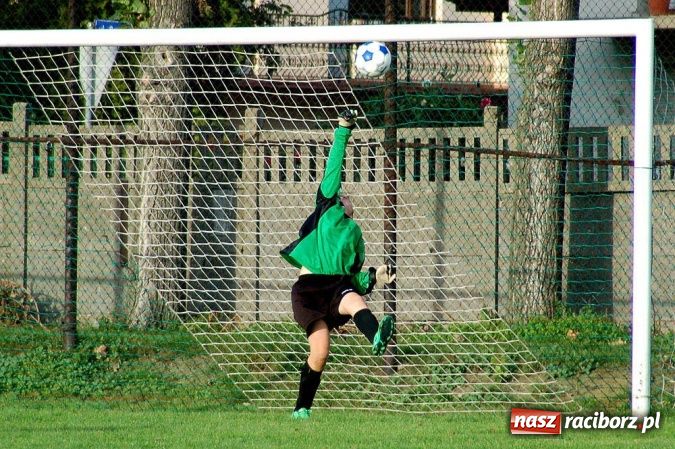 Zdjęcie w galerii na portalu naszraciborz.pl: Dzięwięć goli przy Urbana wiadomości z regionu