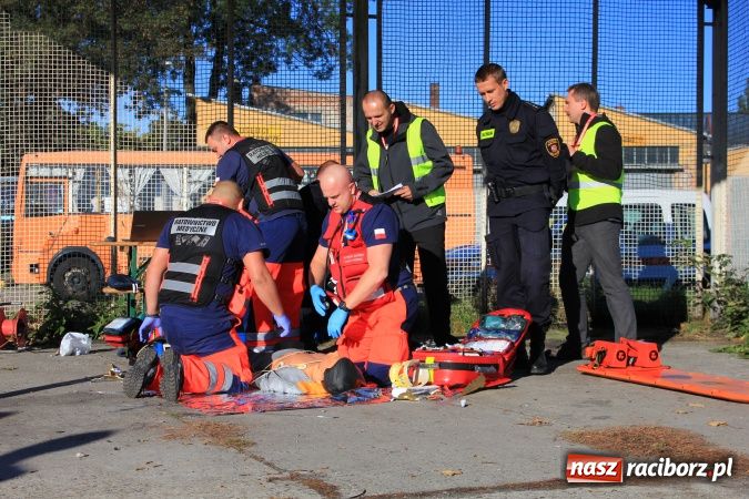 Zdjęcie w galerii na portalu naszraciborz.pl: Ratownicy udzielali pomocy 4-latkowi wiadomości z regionu