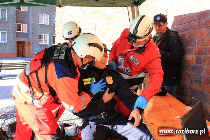 Zdjęcie w galerii na portalu naszraciborz.pl: Ratownicy udzielali pomocy 4-latkowi wiadomości z regionu