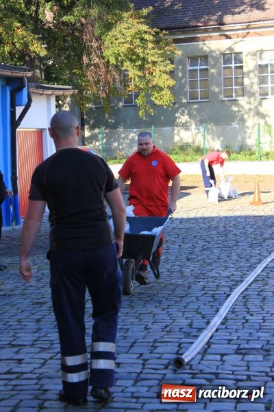 Zdjęcie w galerii na portalu naszraciborz.pl: Ratownicy udzielali pomocy 4-latkowi wiadomości z regionu