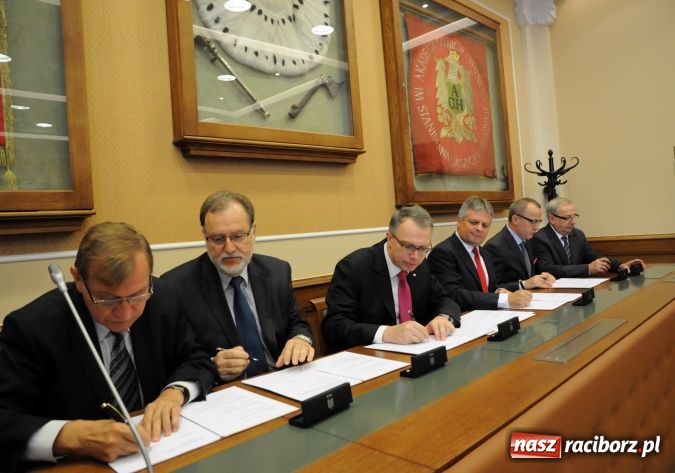 Zdjęcie w galerii na portalu naszraciborz.pl: Raciborski SGL współtworzy międzynarodowe centrum naukowe na AGH w Krakowie wiadomości z regionu