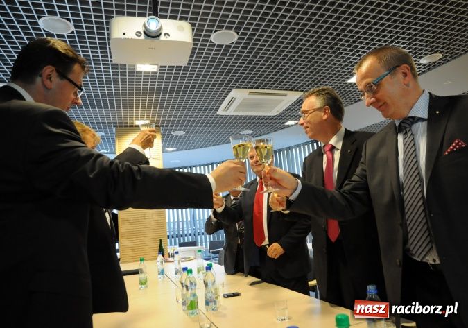 Zdjęcie w galerii na portalu naszraciborz.pl: Raciborski SGL współtworzy międzynarodowe centrum naukowe na AGH w Krakowie wiadomości z regionu