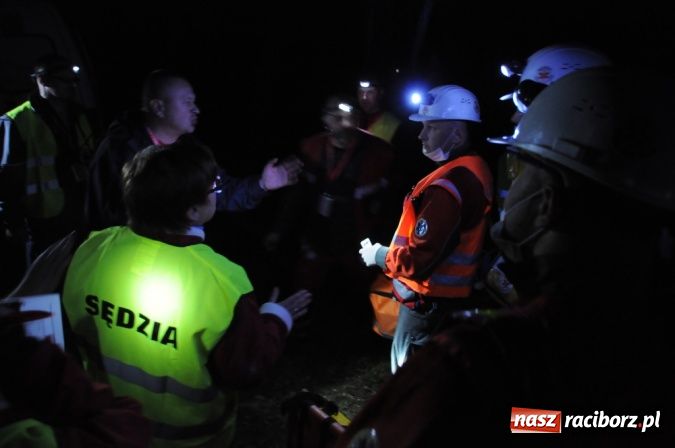 Zdjęcie w galerii na portalu naszraciborz.pl: Wypadek busa na Urbanku. Ratownicy w akcji wiadomości z regionu
