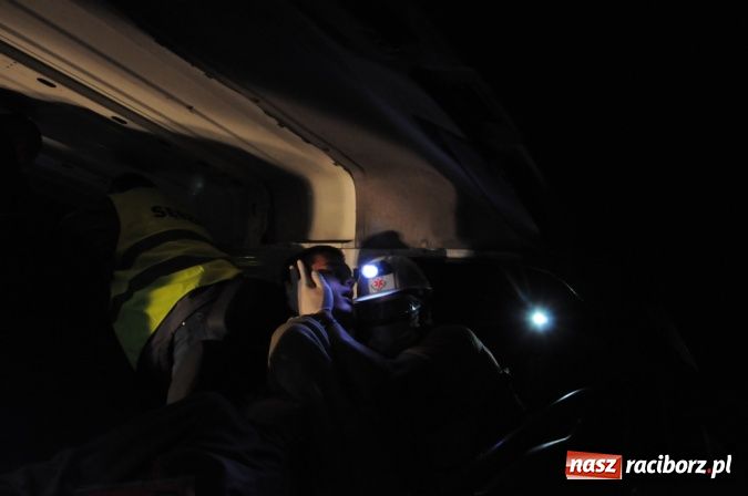 Zdjęcie w galerii na portalu naszraciborz.pl: Wypadek busa na Urbanku. Ratownicy w akcji wiadomości z regionu