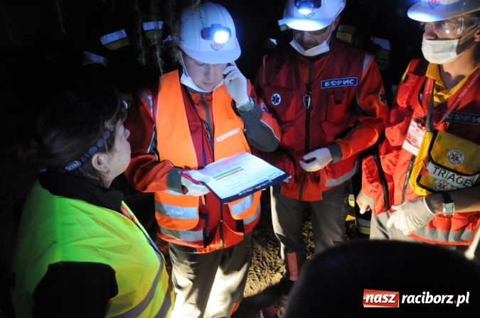 Zdjęcie w galerii na portalu naszraciborz.pl: Wypadek busa na Urbanku. Ratownicy w akcji wiadomości z regionu