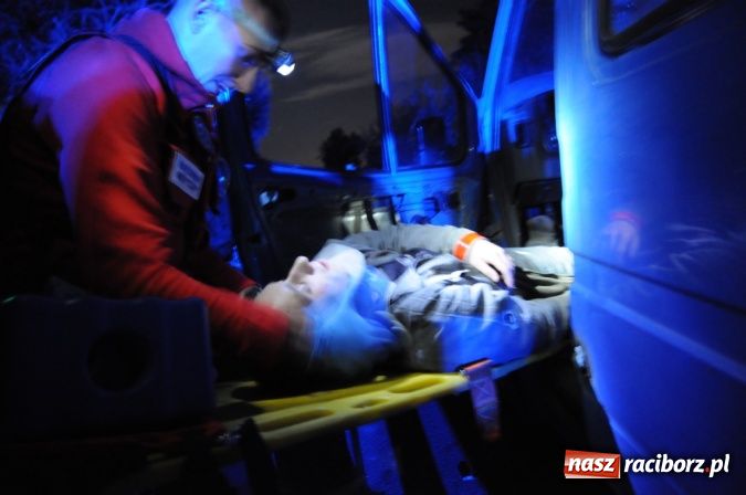 Zdjęcie w galerii na portalu naszraciborz.pl: Wypadek busa na Urbanku. Ratownicy w akcji wiadomości z regionu