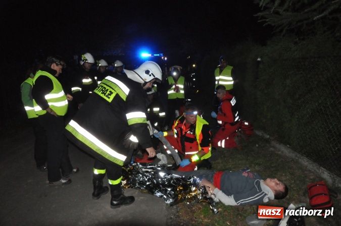 Zdjęcie w galerii na portalu naszraciborz.pl: Wypadek busa na Urbanku. Ratownicy w akcji wiadomości z regionu